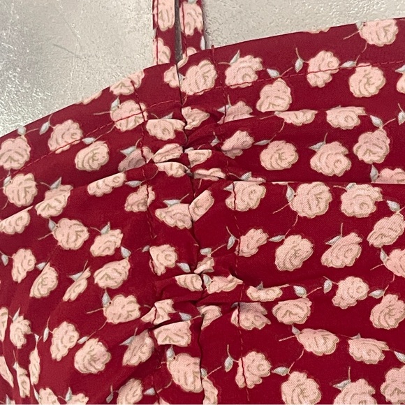 SHEIN Red Halter Crop Top with Cream Floral Dots - Picture 3 of 4